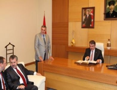 Bakan Şahin, Sakarya Büyükşehir Belediyesi'ni Ziyaret Etti