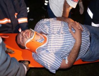 Bakırköy’de Kaza: Aracında Sıkışan Sürücü Güçlükle Kurtarıldı