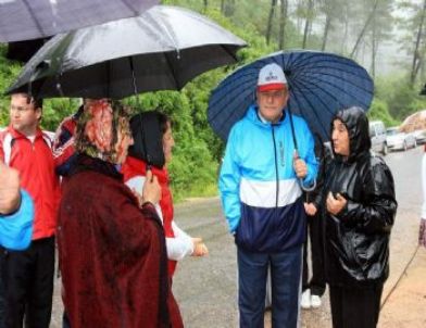 Başkan Karaosmanoğlu Çınarlıdere'de Yürüdü