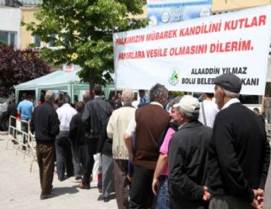 Bolu Belediyesi Vatandaşlara Lokum Dağıttı