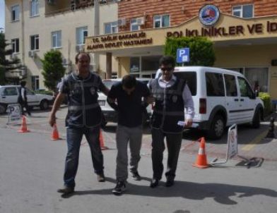 Dans Etme Bahanesi İle Turistin Cep Telefonunu Çaldı