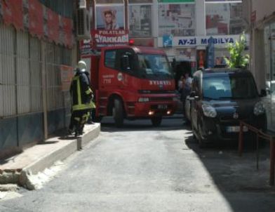 Dar Sokaklar İtfaiyeye Geçit Vermedi