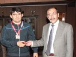 Erzurumlu Güreşçi Gör, Yunanistan'dan Altın Madalya İle Döndü