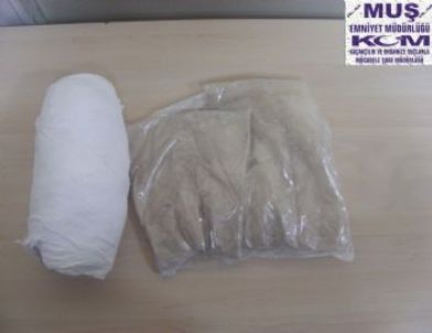 Koluna Sardığı Alçının İçine Yarım Kilo Eroin Gizledi
