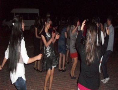 Küre’de Liseli Öğrenciler Mezuniyet Gecesi Düzenledi