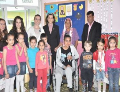 Minik Yürekler Engelli Ablalarına Destek Oldular