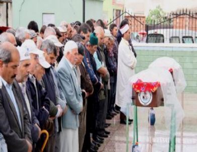 Öldürülen Anne ve Kızın Cenazeleri Topağa Verildi