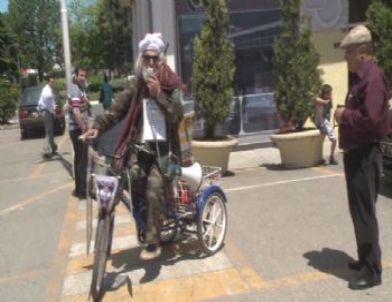 Protesto Gösterisinde Kılıçla Polisi Yaraladı