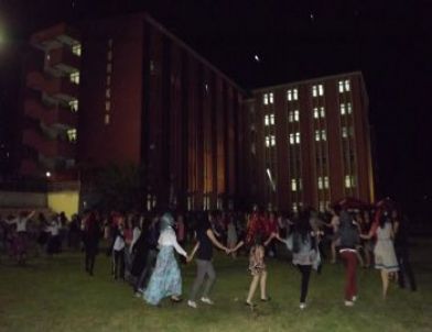 YURTKUR’dan Öğrencilere Kına Gecesi