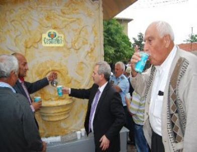 Kozan'da Namaz Çıkışında Bin 500 Bardak Çorba Dağıtıldı
