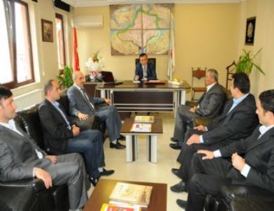 Müteahhitlerden Genç’e Ziyaret