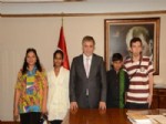 SRI LANKA - Sri Lanka’lı Öğrenciler Vali İzzettin Küçük’ü Ziyaret Ettiler