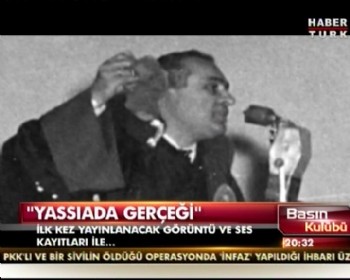 Yassıada Savcısı Elindeki Kadın İç Çamaşırını Mahkemede salladı