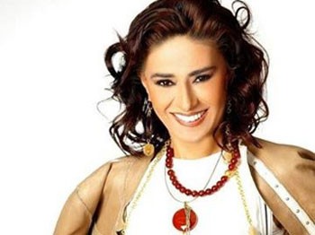 Yıldız Tilbe: Bitli Saçımı Yıkadım Üşüdüm