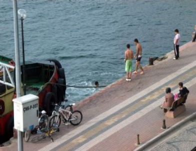 Buz Gibi Denize Balıklama Atlayış