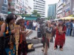 KıZıLDERILI - Ekvadorlu Dansçılar Başkent Sokaklarında Dans Etti