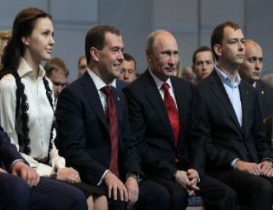 Medvedev Oy Birliği İle Birleşik Rusya’nın Başkanı Seçildi