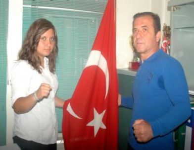 Milli Boksör Maddi İmkansızlıktan Tedavi Olamıyor