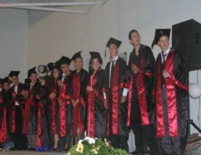 Ödemiş Ticaret Lisesi Öğrencilerinin Mezuniyet Sevinci