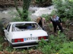 Köyü Soyan Hırsızlar Çaldıkları Otomobille Dereye Uçtu