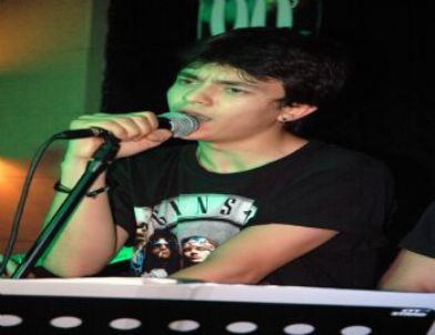 Lösemili Gizem İçin Arkadaşları Konser Verdi