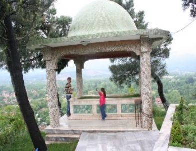 Bu Türbenin İsmini Görenler Merak Edip Yol Değiştiriyor