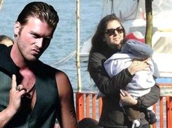 Kıvanç'ın Eli Havada Kaldı!