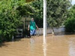 YAĞMURDAN SONRA - Yağmursuz Havada Mahalleyi Sel Bastı