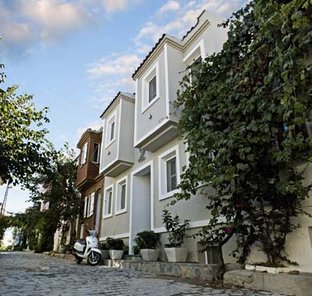 Ünlü Şarkıcı Otel Mi Aldı?