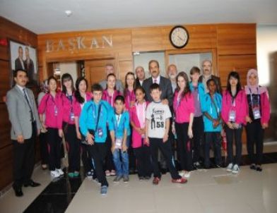 Dünya Çocukları, Vali ve Belediye Başkanı Makamında