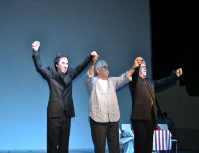 Engelliler Tiyatroda Buluştu