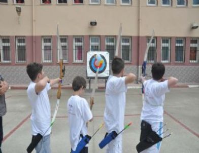 Kardeş Okullar Yaz Oyunları Cerrah'ta Start Aldı