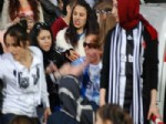 KADIN TARAFTAR - Beşiktaş İnönü Stadı'nda Fenerbahçeli Kadın Taraftara Darp