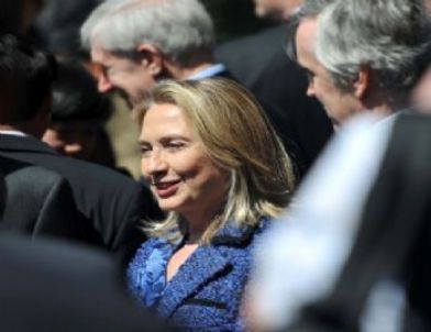 Clinton, Çinli Aktivist Chen İle Görüştü