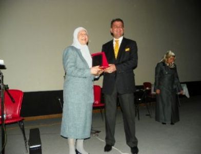 Kırıkkale Valisi'nin Annesi Yılın Annesi Seçildi