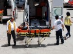 MUSTAFA KAPLAN - Besni’de Traktör Devrilmesi Sonucu 2 Kişi Yaralandı