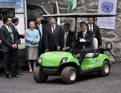 BM Genel Sekreteri Ban Ki-moon, Hidrojenle Çalışan Forklift Kullandı