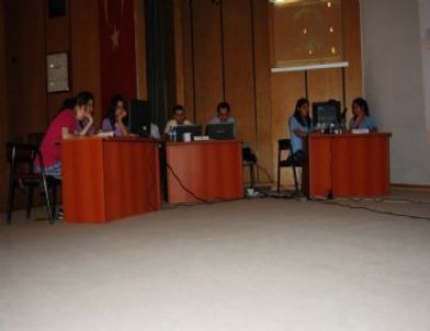 Liseler Arası İngilizce Bilgi Yarışması Düzenlendi