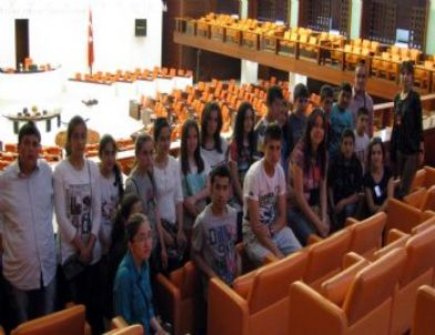 Ulus'lu Öğrenciler TBMM'yi Gezdi