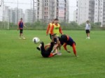 İLGİNÇ GÖRÜNTÜ - Adanaspor Yağmur Altında Çalıştı