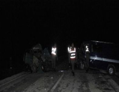 Burdur’da Trafik Kazası :1 Ölü 13 Yaralı