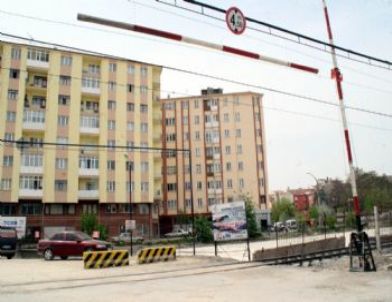 Eskişehir'de YHT'nin Çarptığı Kadın Yaralandı