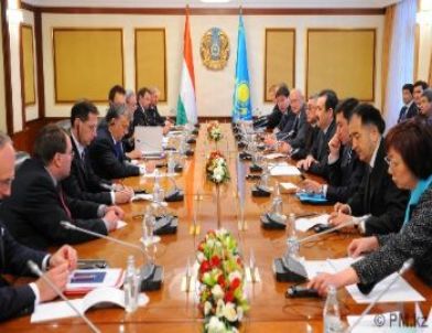 Kazak-Macar İş Forumu Sonunda 11 Anlaşma İmzalandı