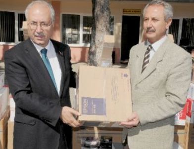 Manisa İl Özel İdaresi'nden 17 Okula 17 Bilgisayar