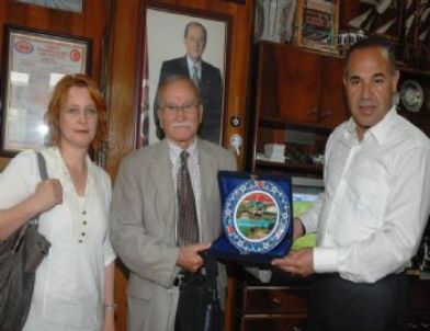 Şehit Pilot Teğmen Kaya Köker’in Kardeşi ve Yeğeni Başkan Sözlü’ye Teşekkür Etti.