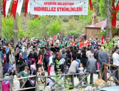 Akşehir Belediyesi Hıdrellezde Gölle Dağıttı