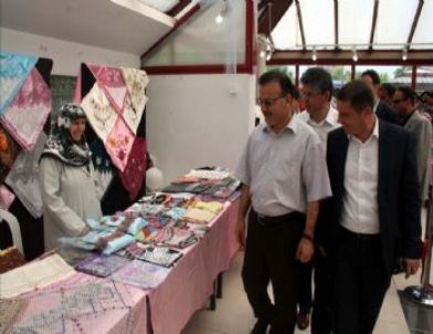 Duyarlı Bayanlar Öğrencilere Burs Vermek İçin Kermes Açtı