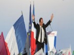 Fransa’da Seçimin İlk Sonuçlarına Göre Hollande Galip