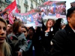 Fransa’da Sosyalist Hollande, Seçimlerde Zaferini İlan Etti