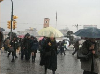 Kısa Süreli Yağış Sürücülere Zor Anlar Yaşattı